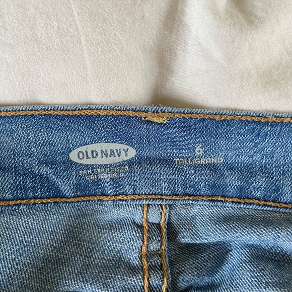 🌵4/$20  Old Navy Raw Hem TALL Capri Jeans - Picture 3 of 8
